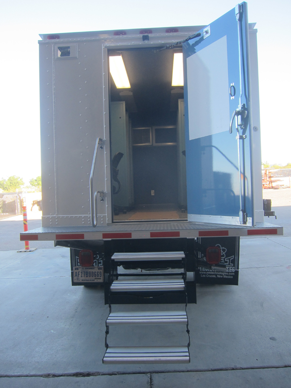 A white maneuverable trailer